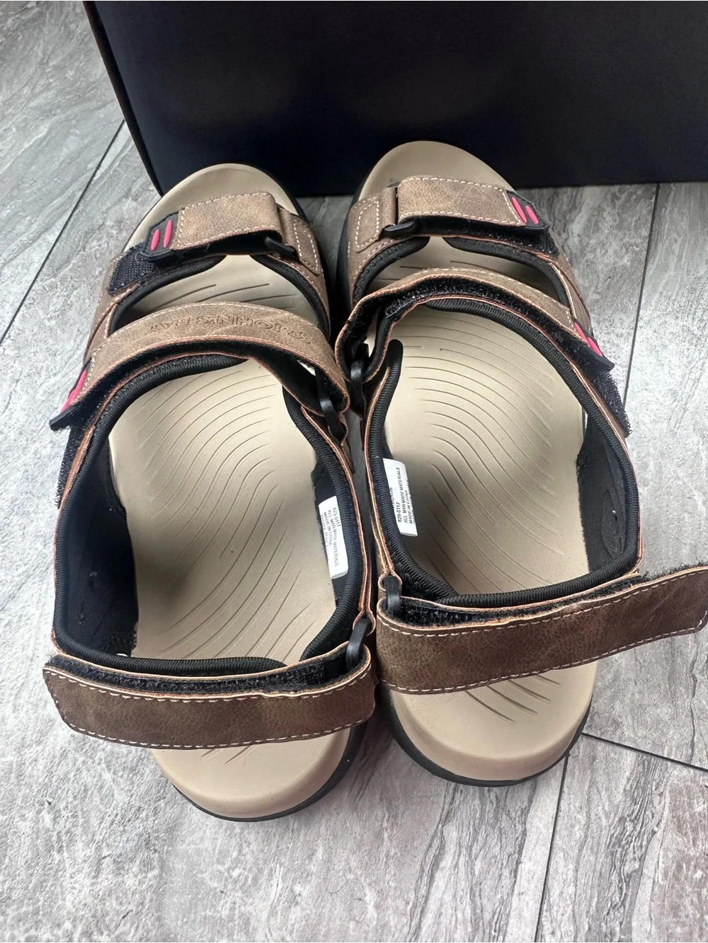 St. Johns Bay adjustable strap